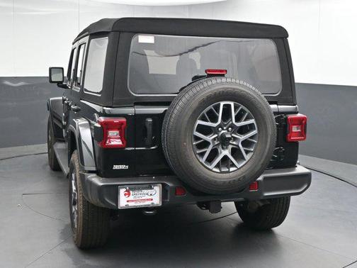 2024 Jeep Wrangler 4-Door Sahara 4x4