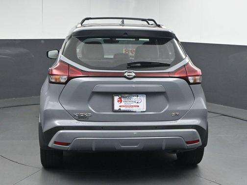 2022 Nissan Kicks SR