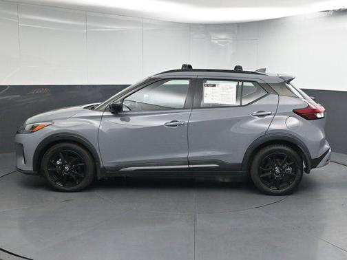 2022 Nissan Kicks SR