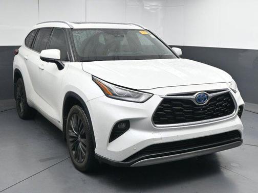 2023 Toyota Highlander Hybrid Platinum