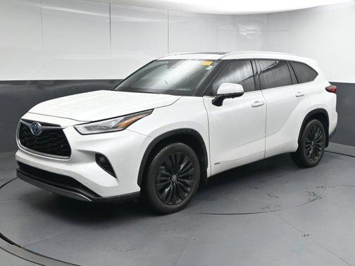 2023 Toyota Highlander Hybrid Platinum