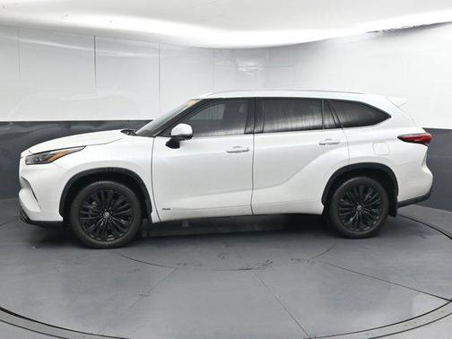 2023 Toyota Highlander Hybrid Platinum
