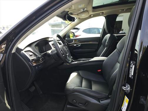 2019 Volvo XC90 T6 Momentum