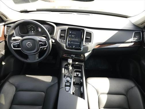 2019 Volvo XC90 T6 Momentum