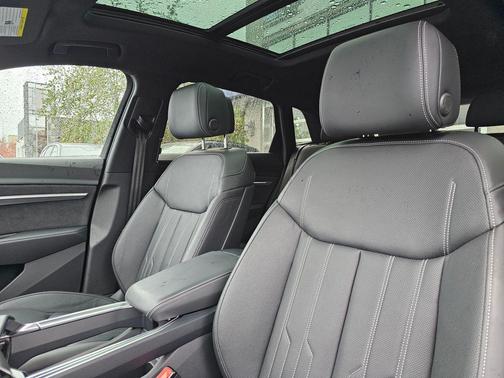 2022 Audi e-tron S Premium Plus