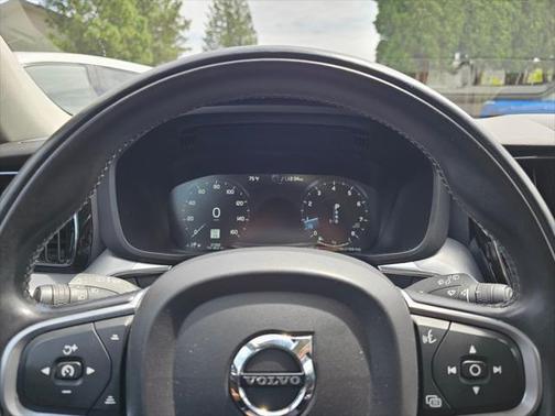 2018 Volvo XC60 T5 Momentum