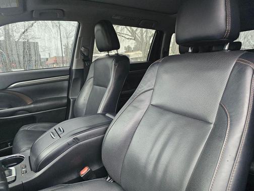 2017 Toyota Highlander Limited Platinum