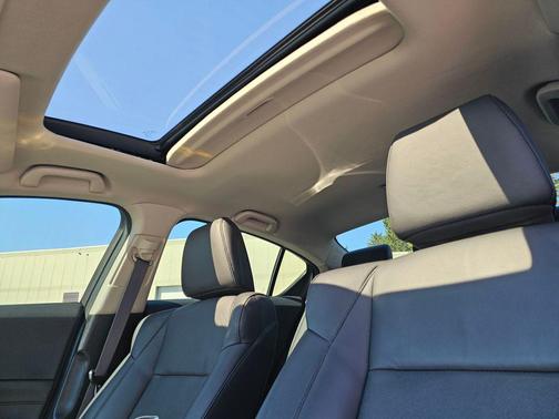 2013 Acura ILX 2.0L w/Premium Package