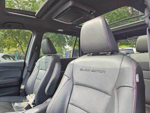 Crystal Black Pearl 2022 Honda Pilot AWD Black Edition