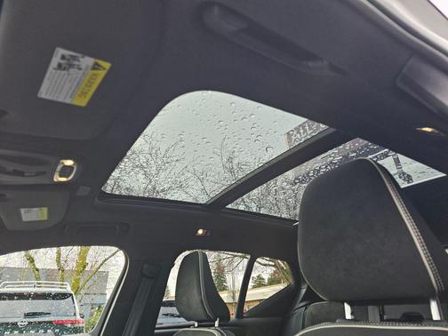 2022 Volvo XC40 T5 R-Design