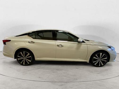 2022 Nissan Altima 2.5 Platinum