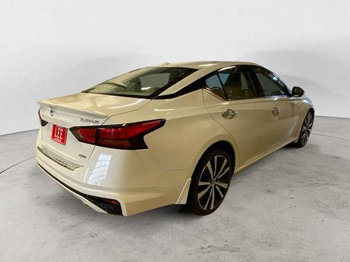 2022 Nissan Altima 2.5 Platinum