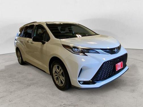 2022 Toyota Sienna XSE 7 Passenger