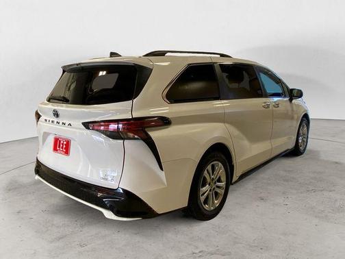 2022 Toyota Sienna XSE 7 Passenger