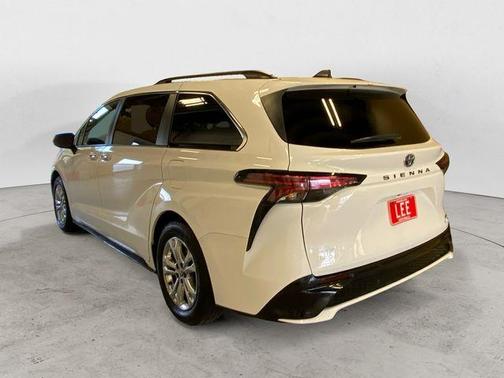 2022 Toyota Sienna XSE 7 Passenger