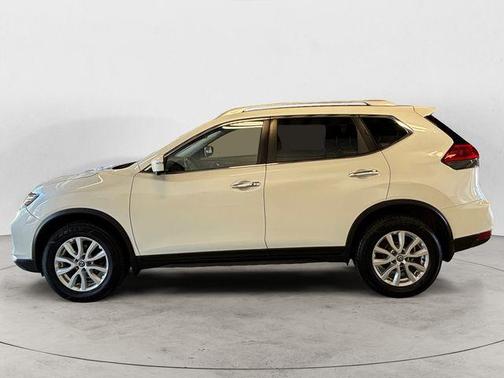 White 2017 Nissan Rogue SV
