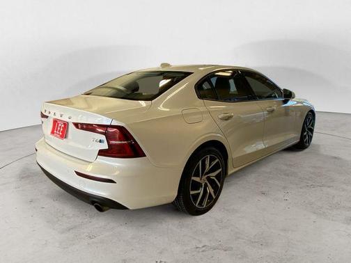2020 Volvo S60 T6 Momentum