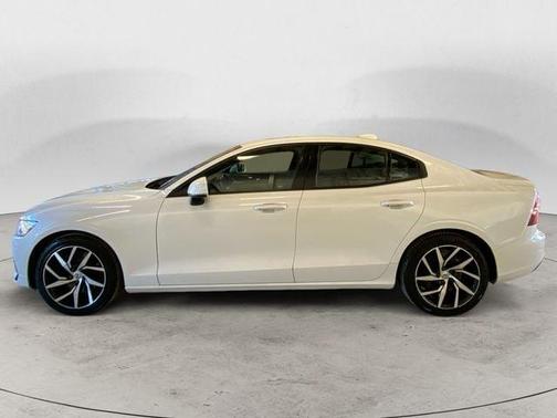 2020 Volvo S60 T6 Momentum