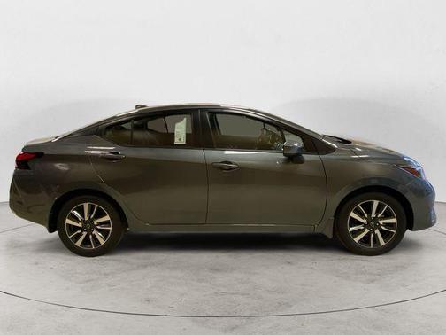 Gun Metallic 2025 Nissan Versa 1.6 SV