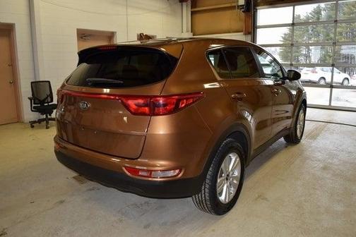 Photo 3 of 31 of 2018 Kia Sportage LX
