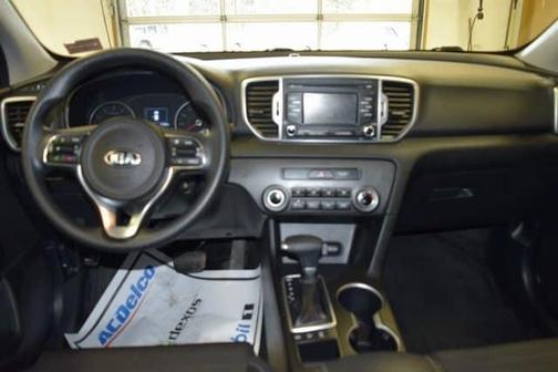 Photo 2 of 31 of 2018 Kia Sportage LX