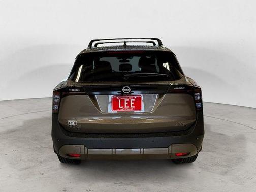 Canyon Bronze M 2026 Nissan Kicks SV