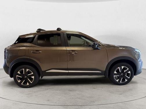 Canyon Bronze M 2026 Nissan Kicks SV