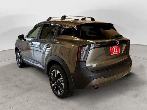 Canyon Bronze M 2026 Nissan Kicks SV