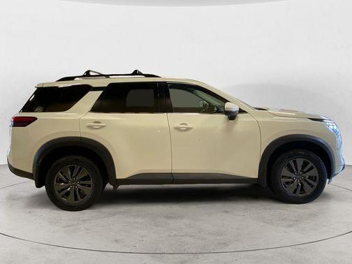 2023 Nissan Pathfinder SV