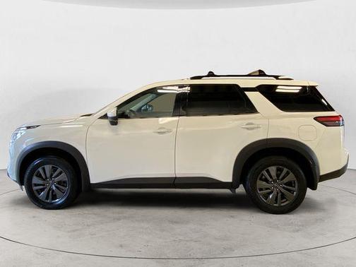 2023 Nissan Pathfinder SV