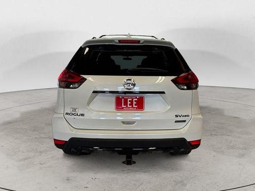 White 2018 Nissan Rogue SV
