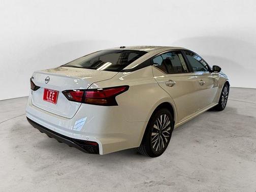 Glacier White 2026 Nissan Altima 2.5 SV