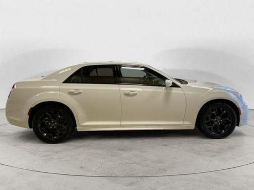 2021 Chrysler 300 Touring