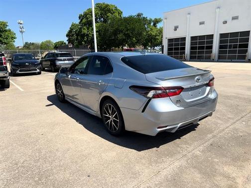 2022 Toyota Camry SE