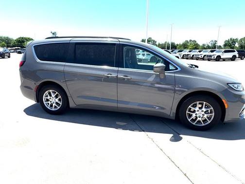 2022 Chrysler Pacifica Touring-L