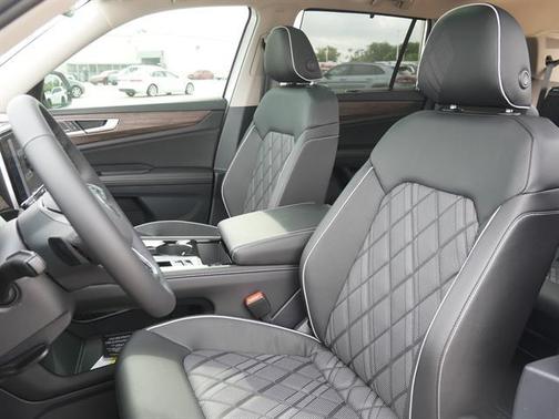 2025 Volkswagen Atlas 2.0T SEL Premium R-Line