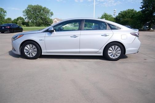 2017 Hyundai SONATA Hybrid SE