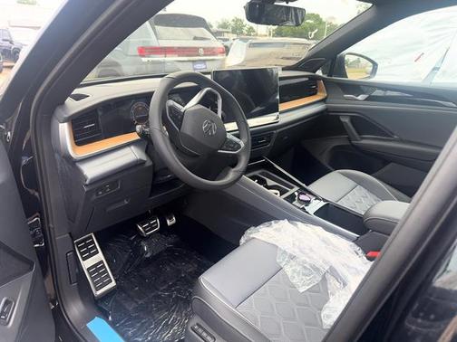 2025 Volkswagen Tiguan 2.0T SEL R-Line