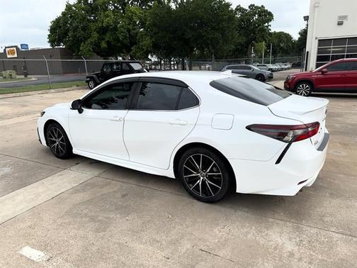 2022 Toyota Camry Hybrid SE