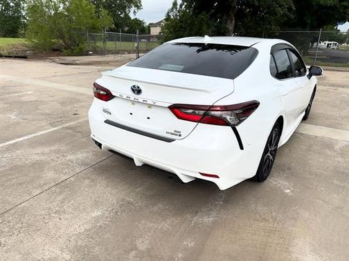 2022 Toyota Camry Hybrid SE