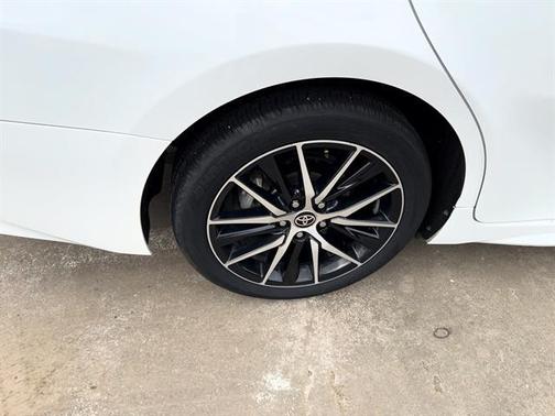 2022 Toyota Camry Hybrid SE