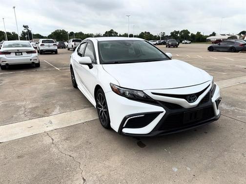 2022 Toyota Camry Hybrid SE
