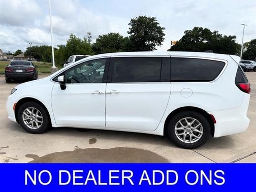 2023 Chrysler Pacifica Touring-L