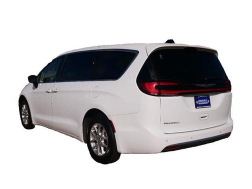 2023 Chrysler Pacifica Touring-L