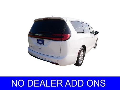 2023 Chrysler Pacifica Touring-L