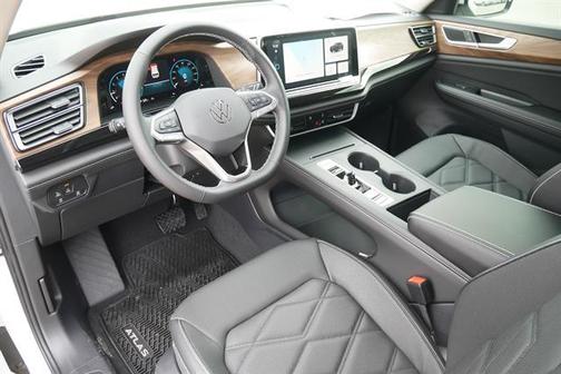 2025 Volkswagen Atlas 2.0T SE