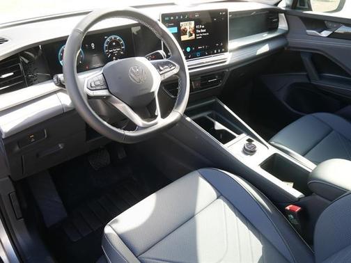 2025 Volkswagen Tiguan 2.0T SE