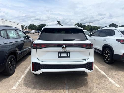 2025 Volkswagen Tiguan 2.0T SEL R-Line