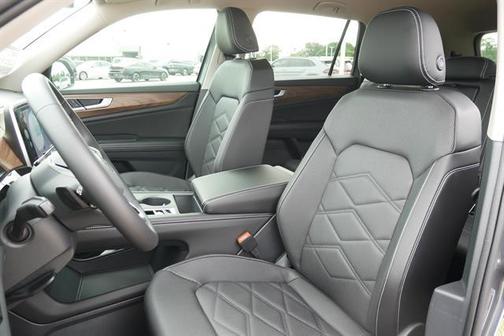 2025 Volkswagen Atlas 2.0T SE