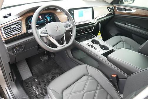 2025 Volkswagen Atlas 2.0T SE